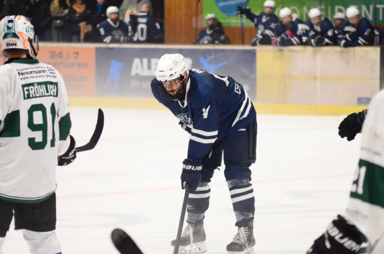 Herren vs bietigheim steelers 2026 10 17 11 spielszene an der mittellinie