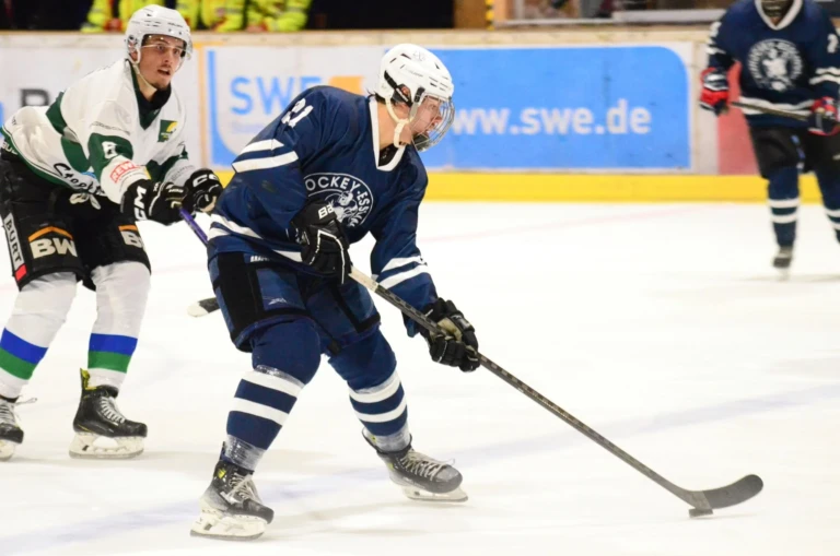 Herren vs bietigheim steelers 2026 10 17 46 nr 21 mit puck